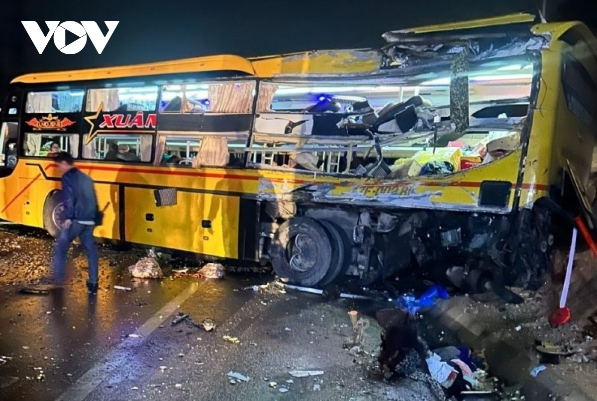 2 killed, 13 injured in head-on bus collision overnight in central Vietnam